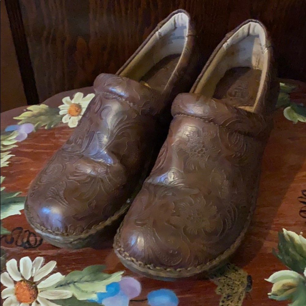 Born B.O.C. Shoes size 7.5